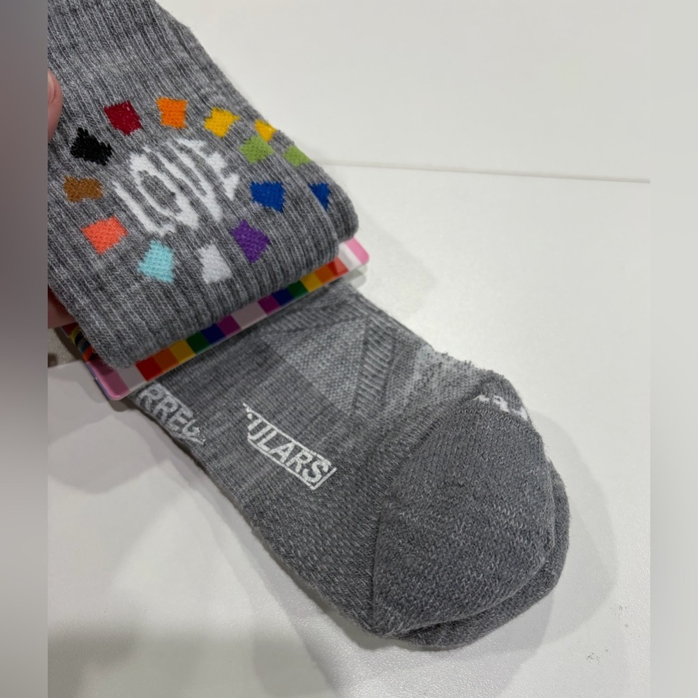 SmartWool Women's XL Athletic Pride Pattern Socks Crew Light Grey NWT Rainbow - Picture 5 of 7